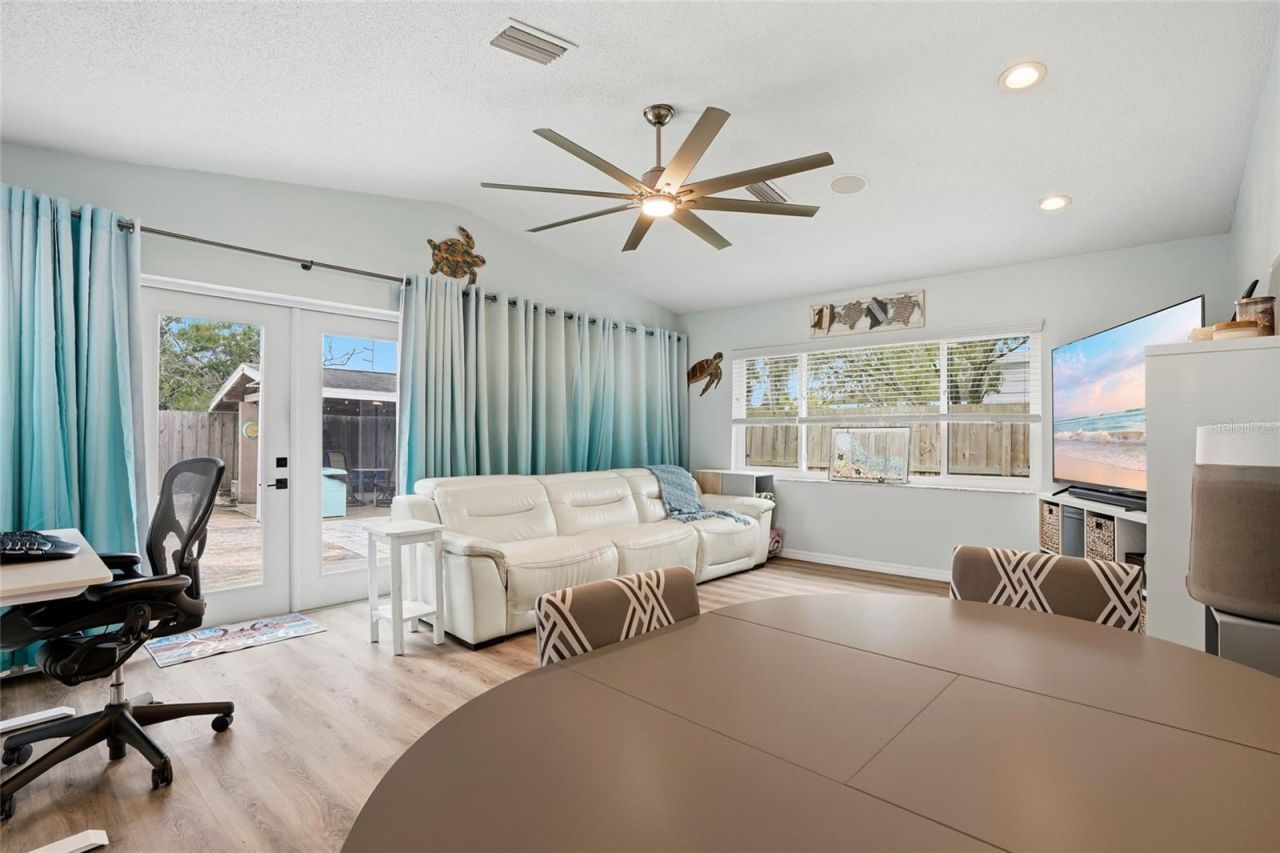 921 Deville Drive E, Largo, FL 33771 Photo