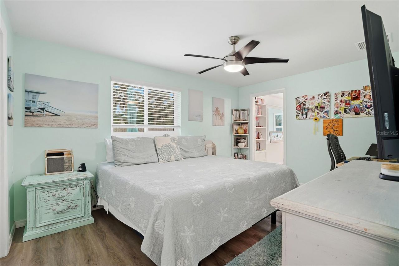 921 Deville Drive E, Largo, FL 33771 Photo