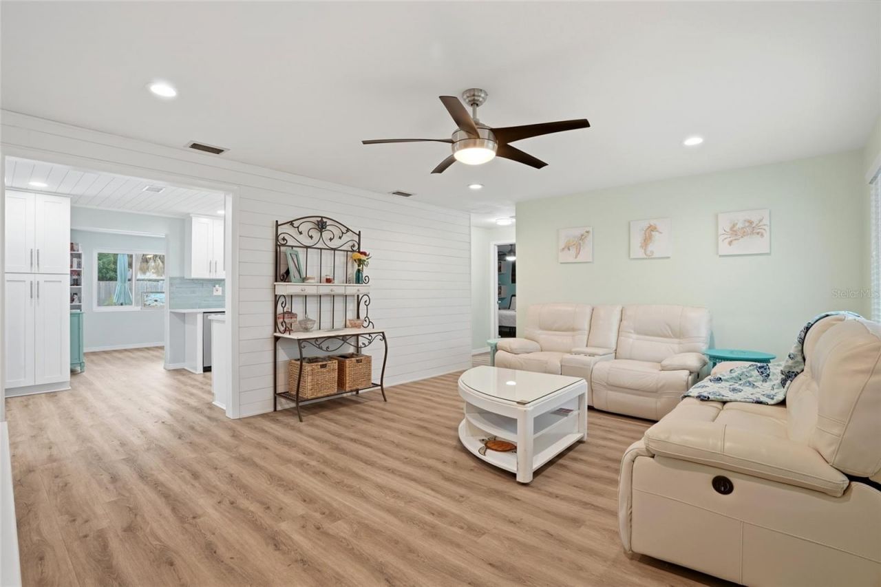 921 Deville Drive E, Largo, FL 33771 Photo