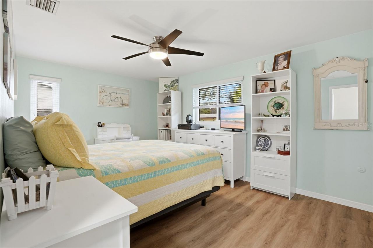 921 Deville Drive E, Largo, FL 33771 Photo