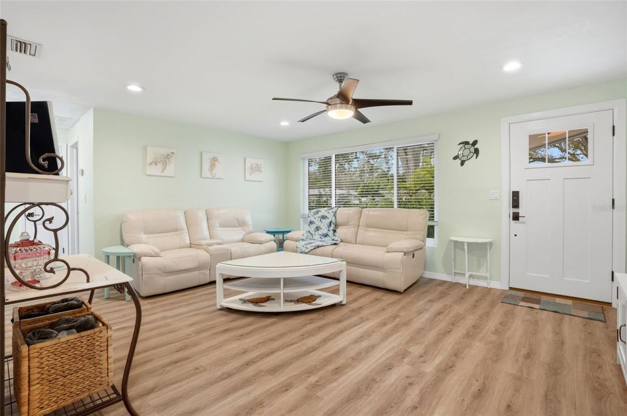 921 Deville Drive E, Largo, FL 33771 Photo