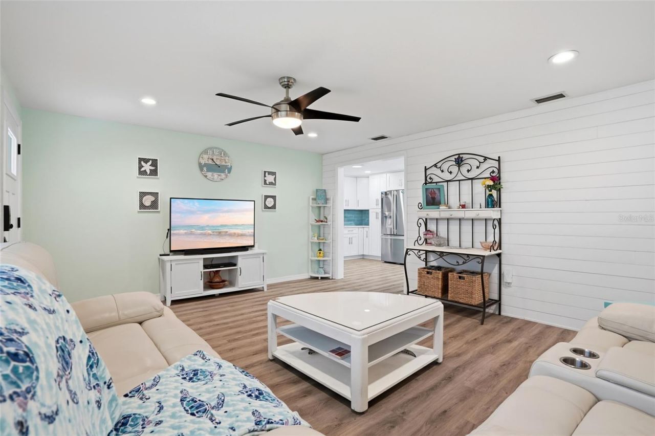 921 Deville Drive E, Largo, FL 33771 Photo