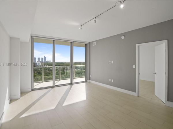 16385 Biscayne Blvd , Unit 1518, North Miami Beach, FL 33160