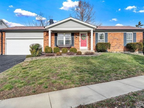 4727 Ringer Road, St Louis, MO 63129