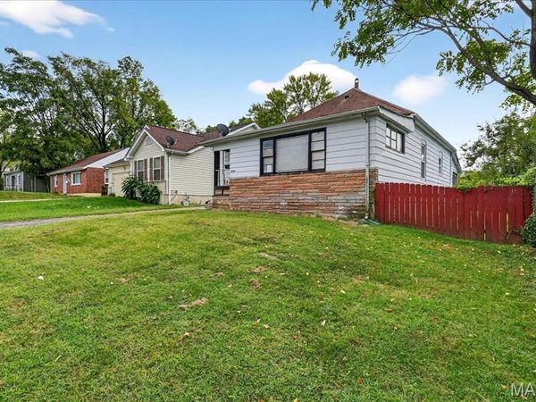 6534 Whitney Avenue, St Louis, MO 63133