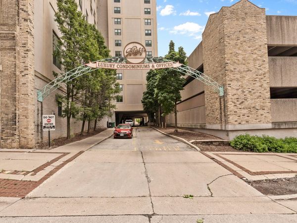270 E Highland Ave, Unit 1021, Milwaukee, WI 53202