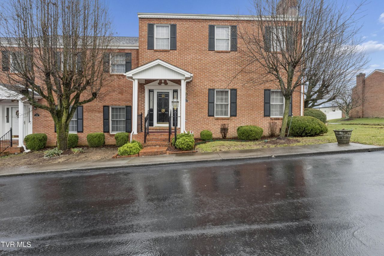 2734 East Oakland Avenue, Unit D33, Johnson City, TN 37601 Main Photo