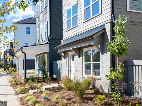 369 King's Landing, Hapeville, GA 30354