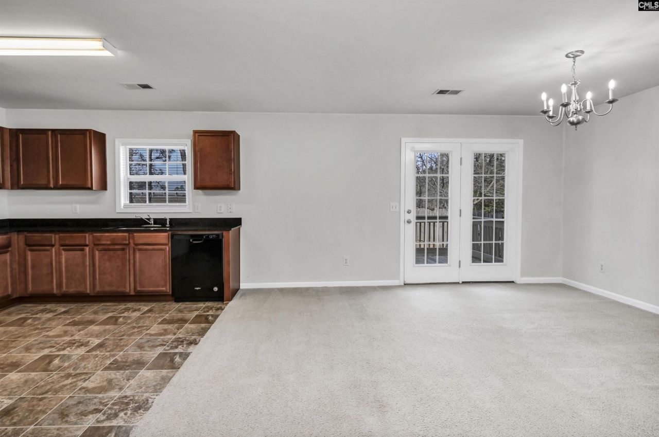 118 Whitton Court Photo 9