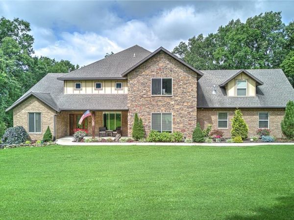 425 NE Duke Hill Road, Bentonville, AR 72713