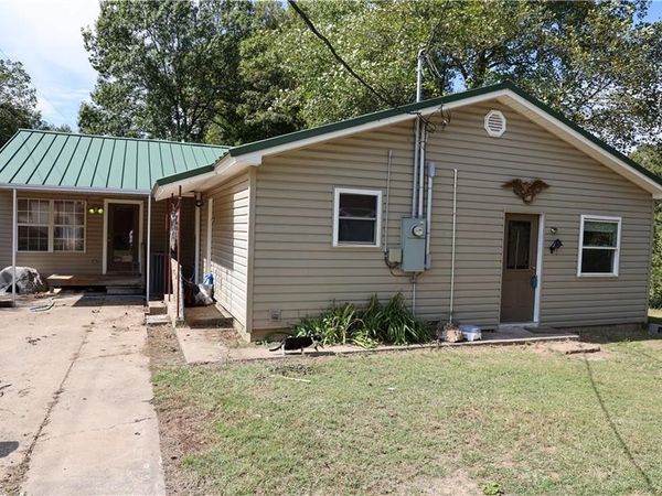10693 Snavely Road, Elm Springs, AR 72762
