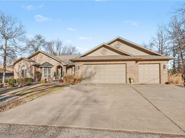 16 Monikie Drive , Bella Vista, AR 72715