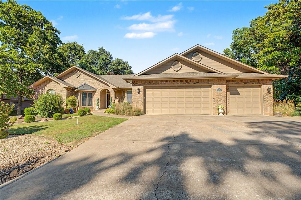 16 Monikie Drive Bella Vista, AR 72715