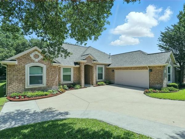 8974 Ranch Bluff Court, Benbrook, TX 76126