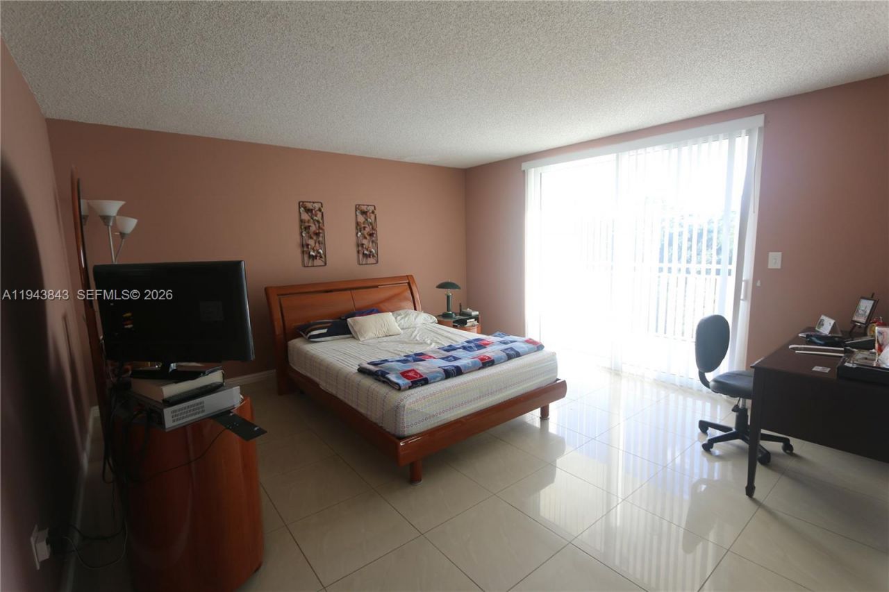 6940 NW Miami Gardens Dr, Unit 1-430, Hialeah, FL 33015 Photo