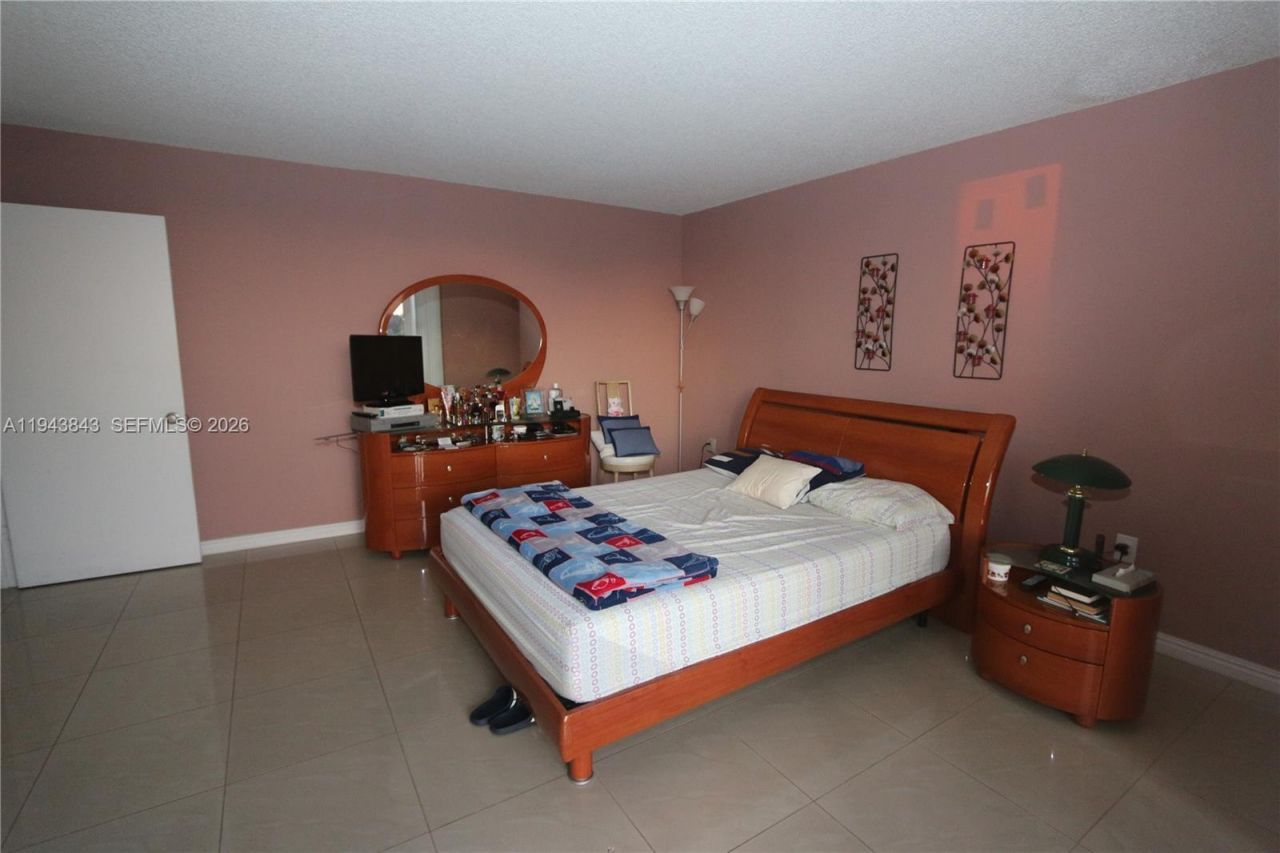 6940 NW Miami Gardens Dr, Unit 1-430, Hialeah, FL 33015 Photo