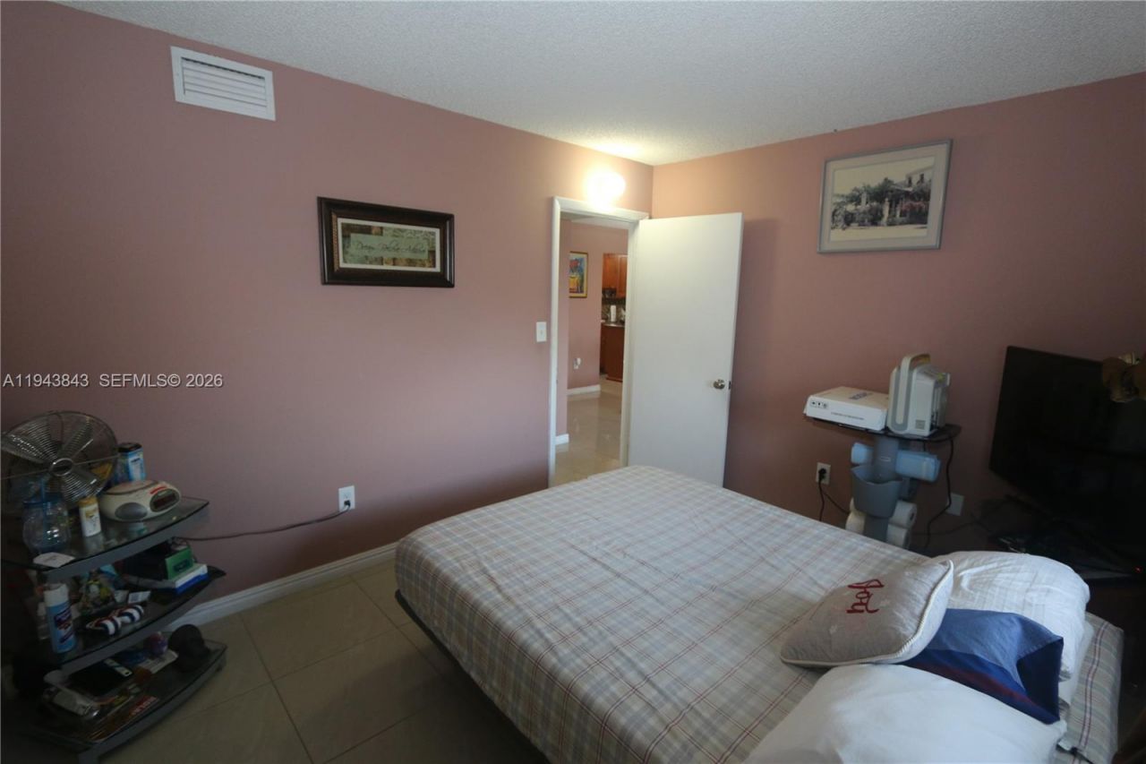 6940 NW Miami Gardens Dr, Unit 1-430, Hialeah, FL 33015 Photo