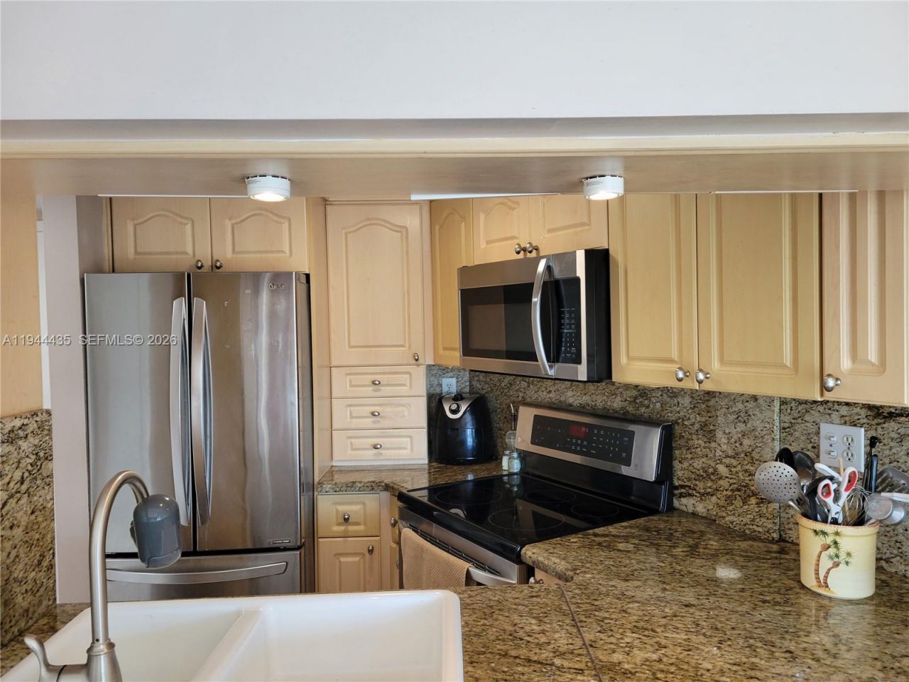 2600 Collins, Unit 508, Miami Beach, FL 33140 Photo