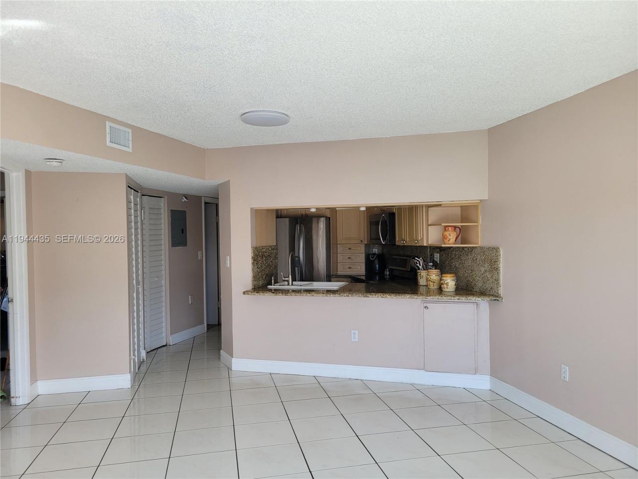 2600 Collins, Unit 508, Miami Beach, FL 33140 Photo