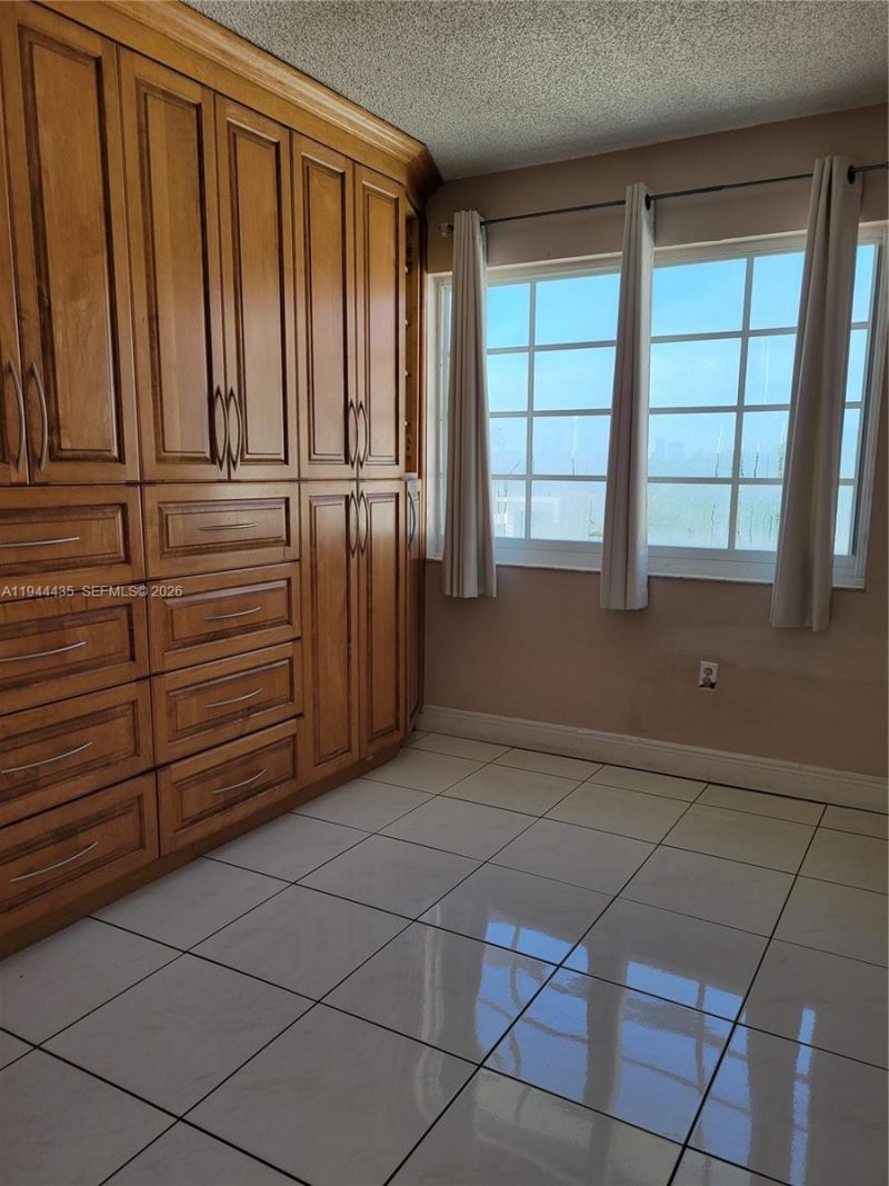 2600 Collins, Unit 508, Miami Beach, FL 33140 Photo