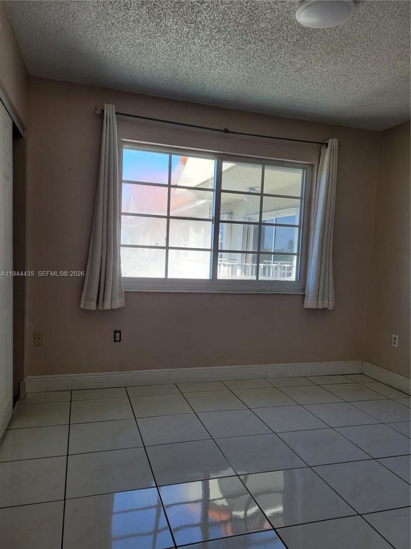 2600 Collins, Unit 508, Miami Beach, FL 33140 Photo