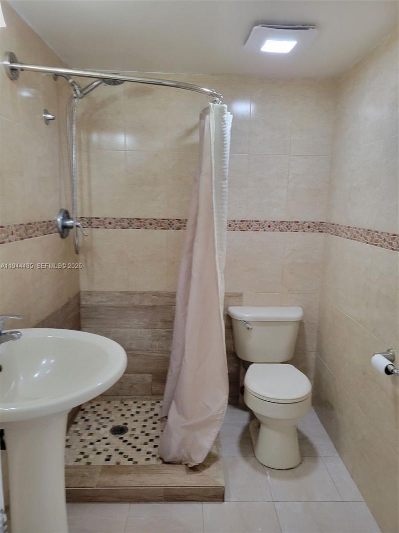 2600 Collins, Unit 508, Miami Beach, FL 33140 Photo