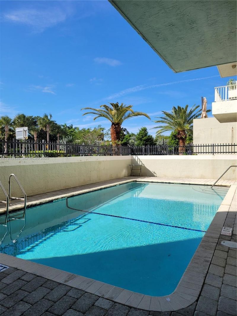 2600 Collins, Unit 508, Miami Beach, FL 33140 Photo