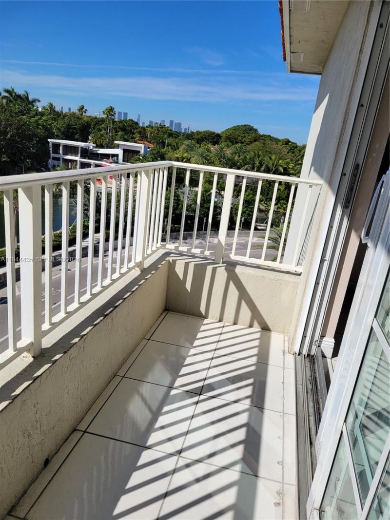 2600 Collins, Unit 508, Miami Beach, FL 33140 Photo