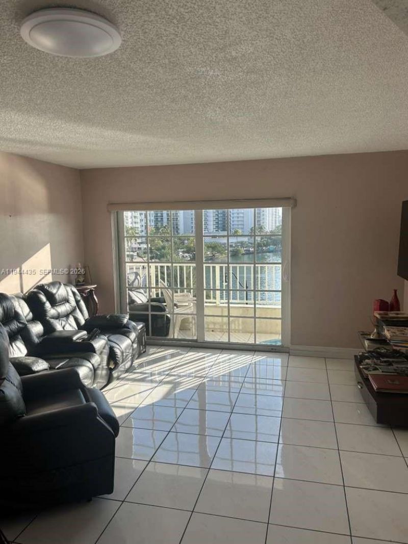 2600 Collins, Unit 508, Miami Beach, FL 33140 Photo