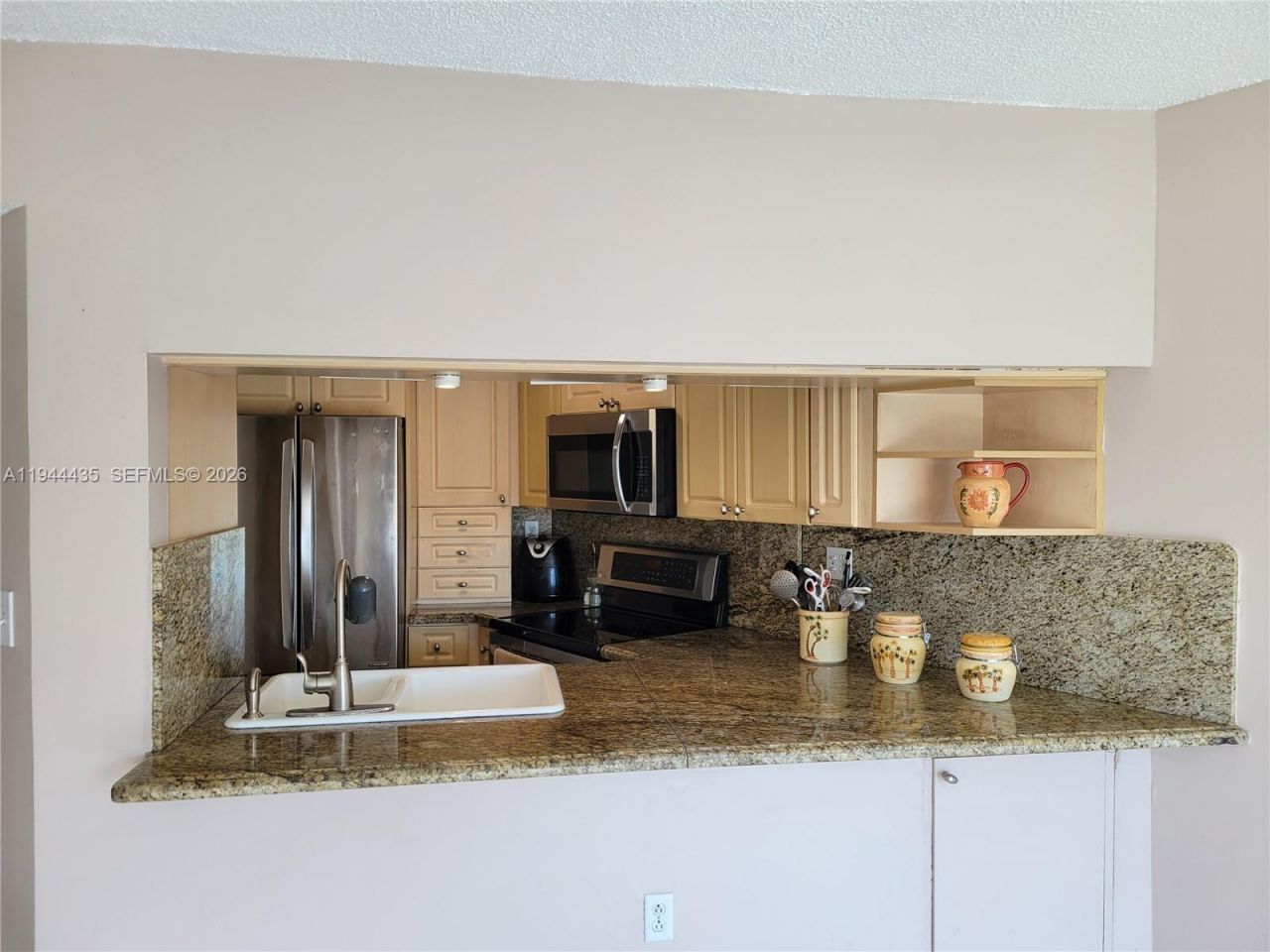 2600 Collins, Unit 508, Miami Beach, FL 33140 Photo