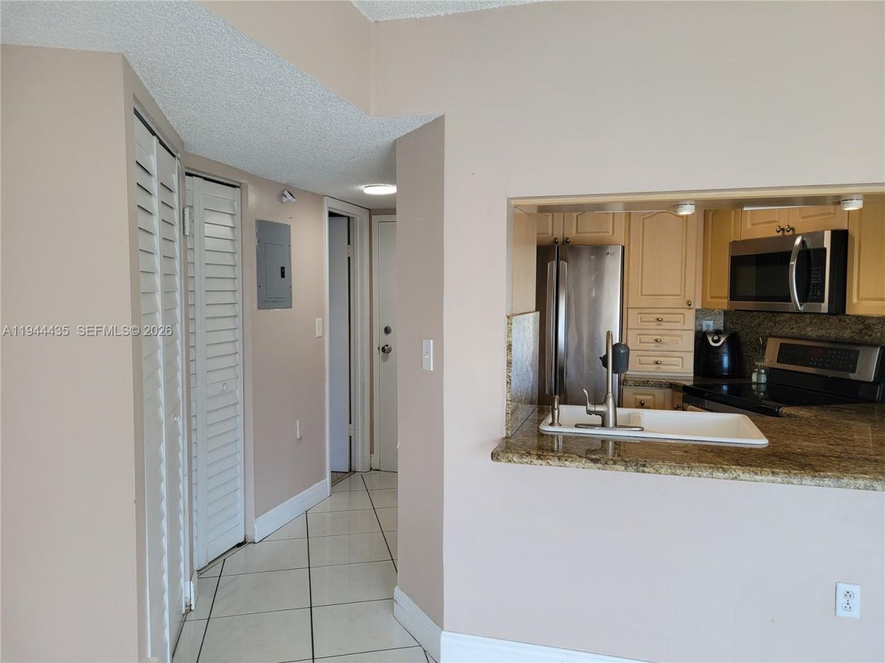 2600 Collins, Unit 508, Miami Beach, FL 33140 Photo