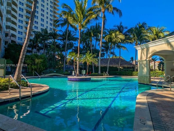 19501 W Country Club Dr , Unit 511, Aventura, FL 33180