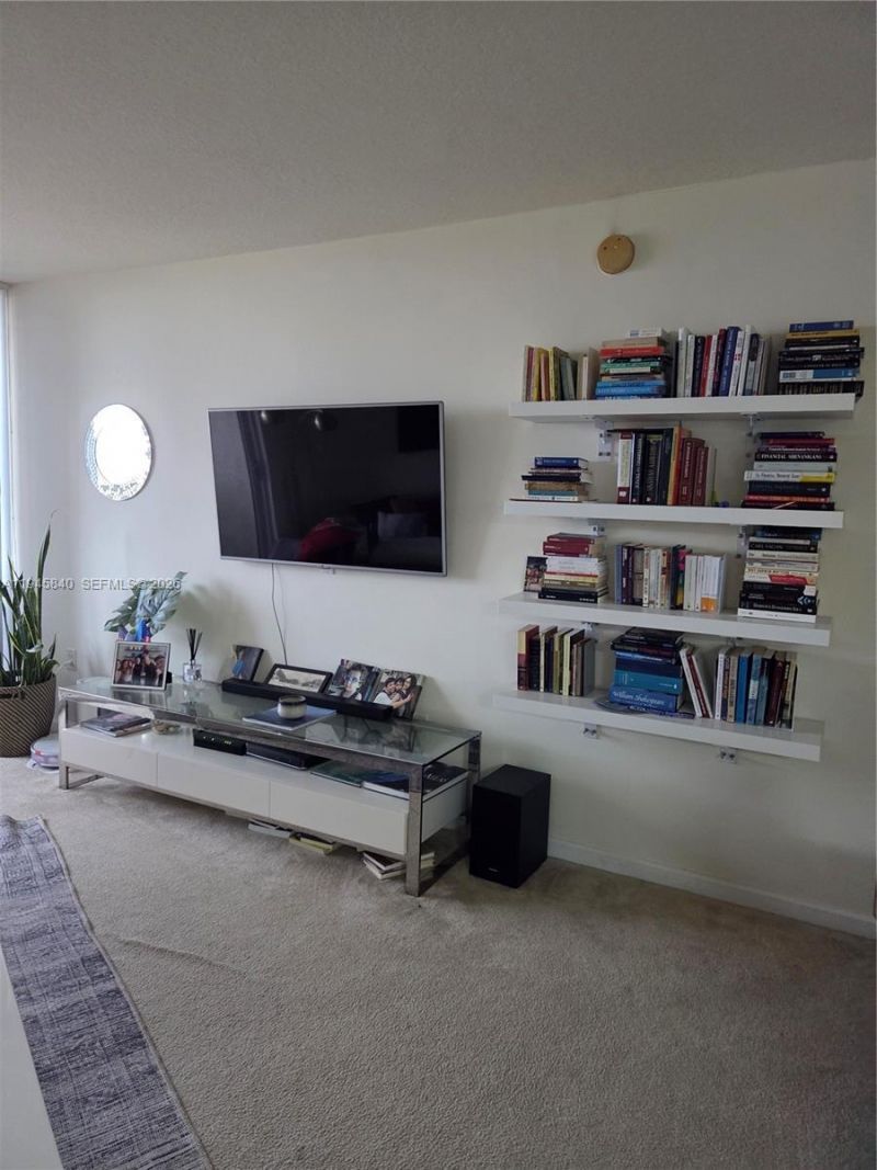 19501 W Country Club Dr , Unit 511, Aventura, FL 33180 Photo