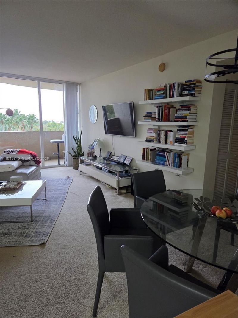 19501 W Country Club Dr , Unit 511, Aventura, FL 33180 Photo