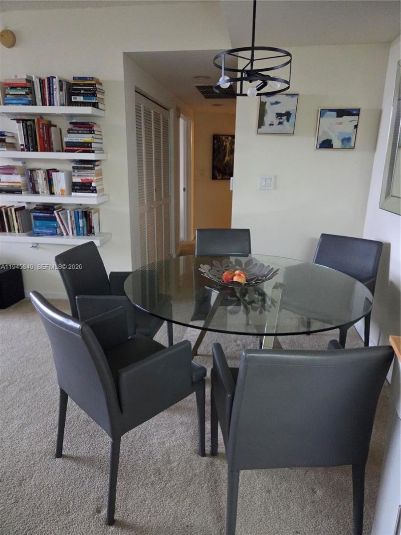 19501 W Country Club Dr , Unit 511, Aventura, FL 33180 Photo