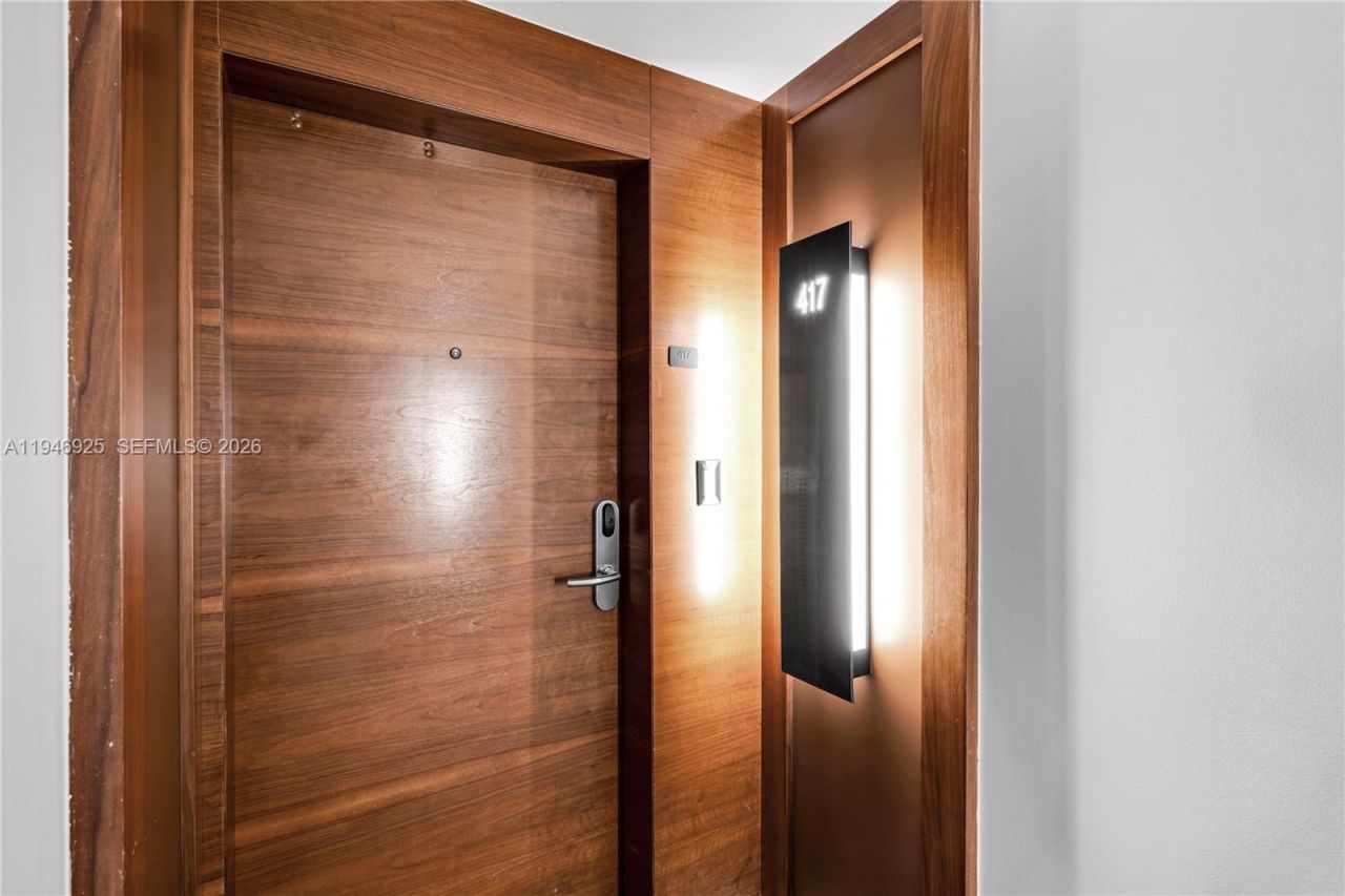 6801 Collins Ave, Unit 417 (404 D, Miami Beach, FL 33141 Photo