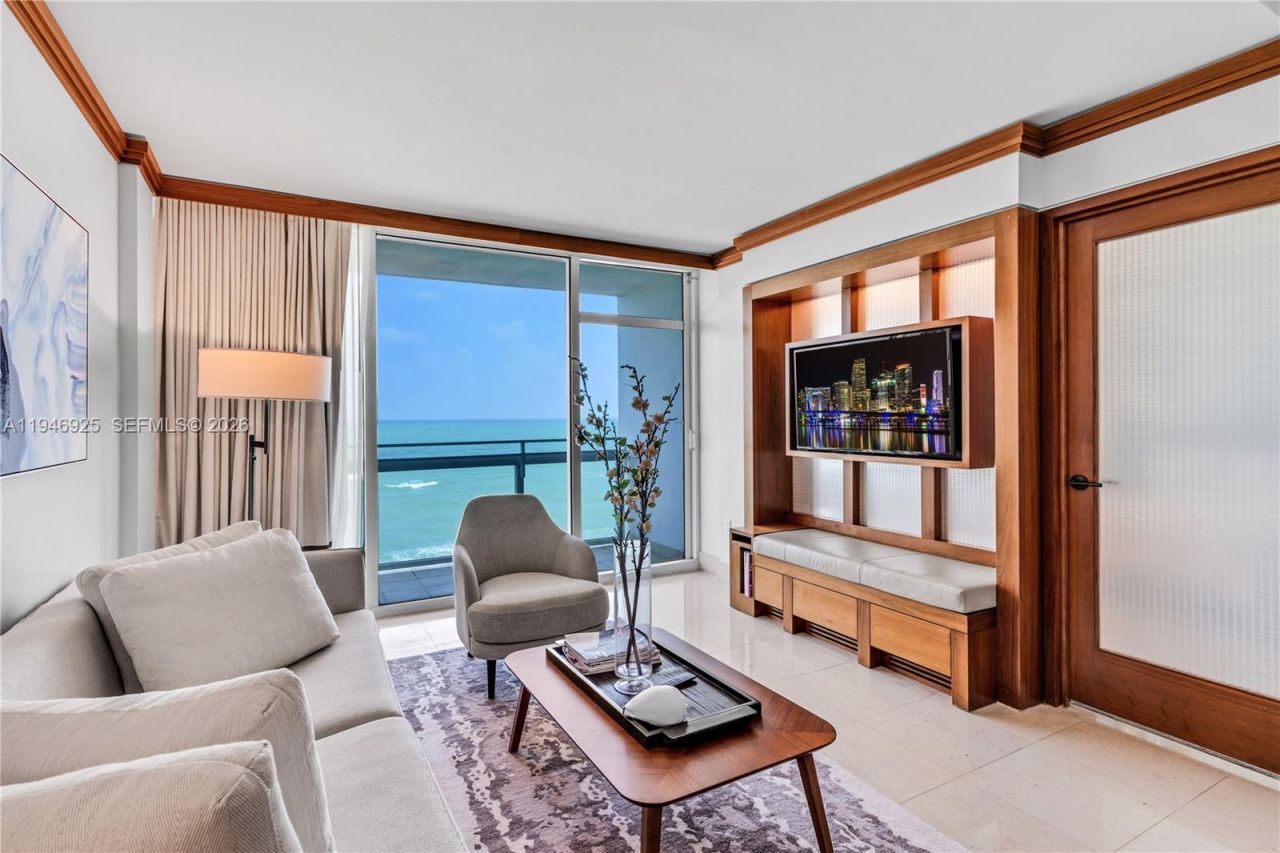 6801 Collins Ave, Unit 417 (404 D, Miami Beach, FL 33141 Photo