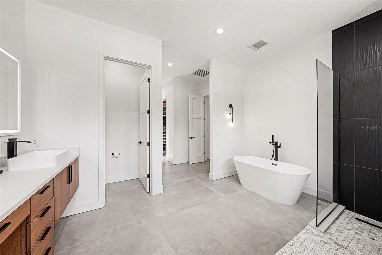 17296 Raintree Road, Lutz, FL 33558 Photo