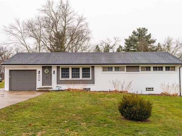 5613 Thunderbird Circle NW, North Canton, OH 44720