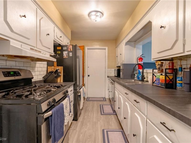 5613 Thunderbird Circle NW, North Canton, OH 44720 Photo 11