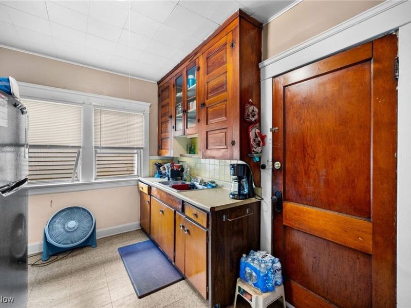 3812 Poe Avenue, Cleveland, OH 44109 Photo 15