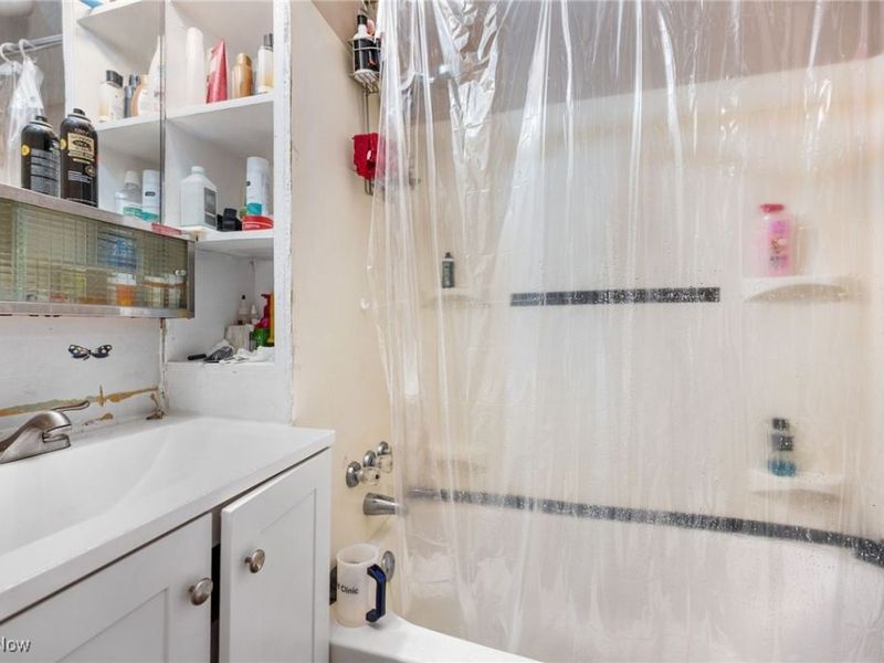 3812 Poe Avenue, Cleveland, OH 44109 Photo 33