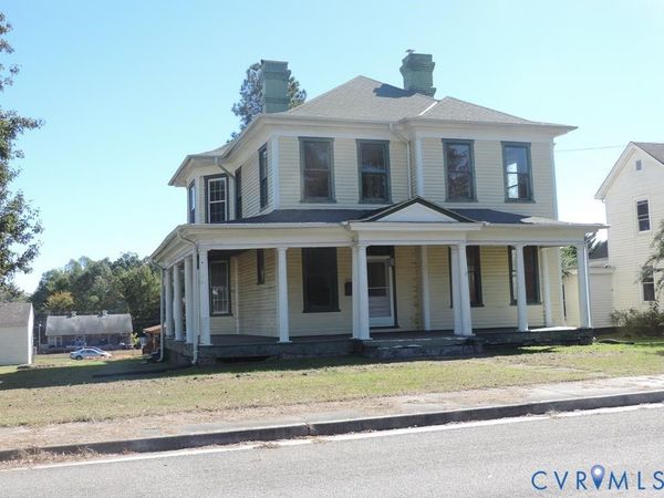 303 Brunswick Avenue, Blackstone, VA 23824