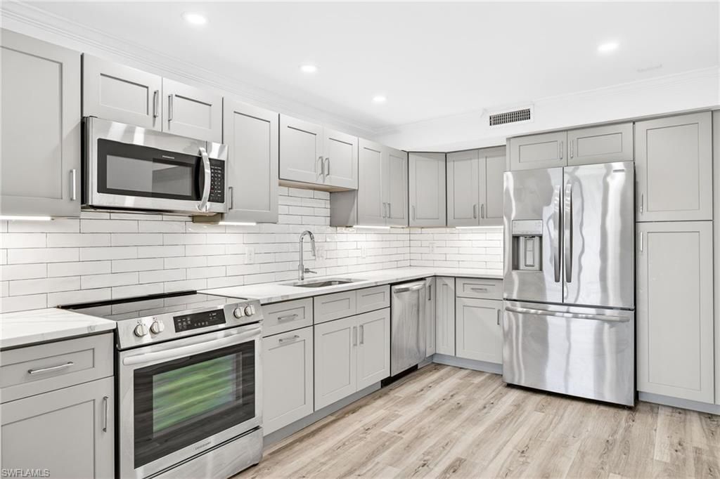 200 Periwinkle Way, Unit 124, Sanibel, FL 33957 Photo