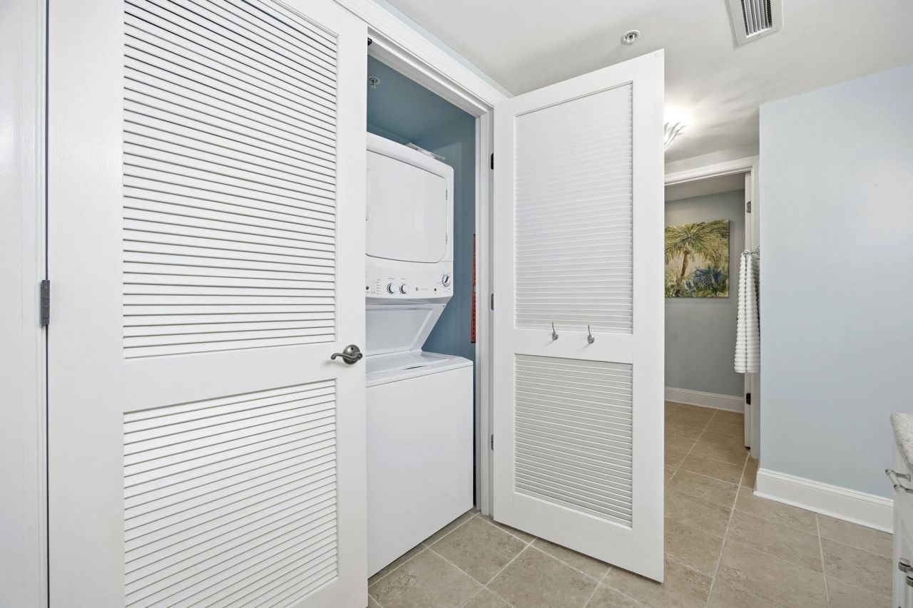 8121 Amalfi Pl. Photo 23