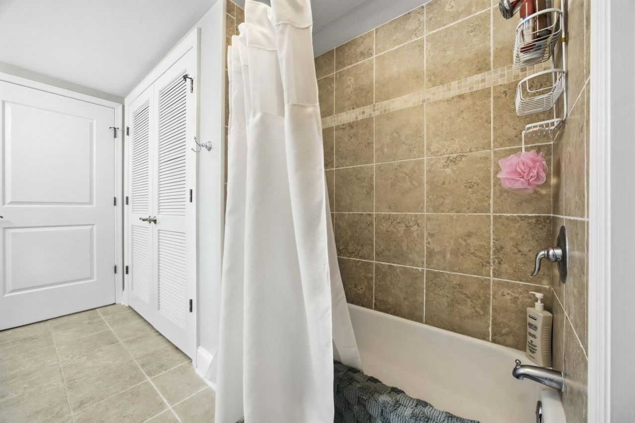 8121 Amalfi Pl. Photo 27