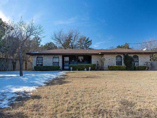 215 N Casa Grande Circle, Duncanville, TX 75116