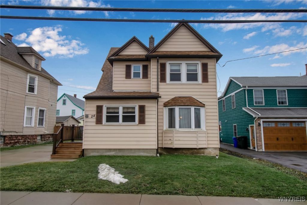 24 Lake Ave, Buffalo, NY 14219 Main Photo