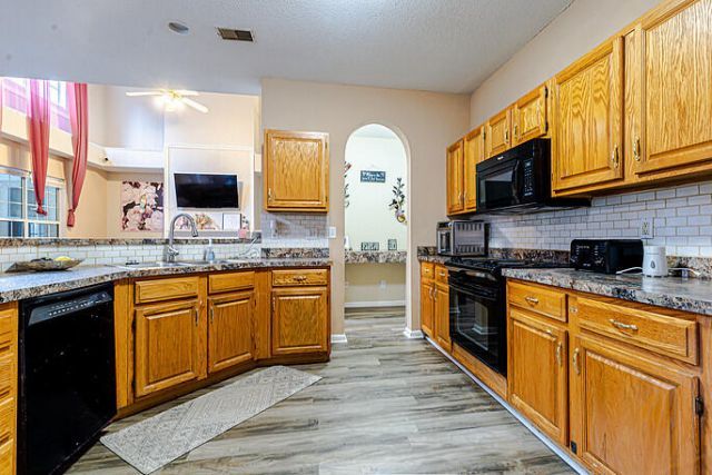 8516 Long Meadow Drive Photo 20