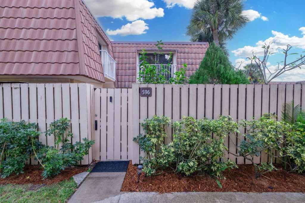 596 Green Springs Place, West Palm Beach, FL 33409 Photo